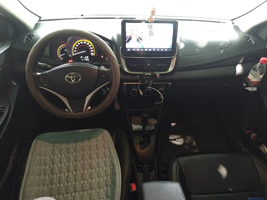 Toyota Yaris L 2023 — фото 10