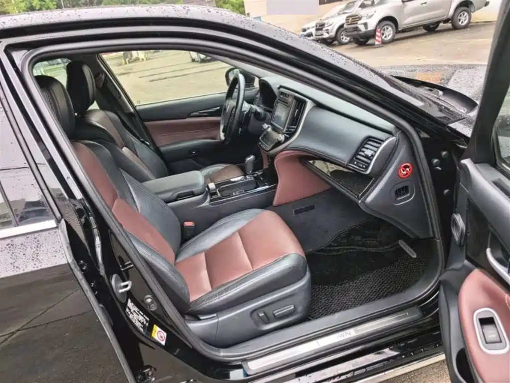 Toyota Crown 2018