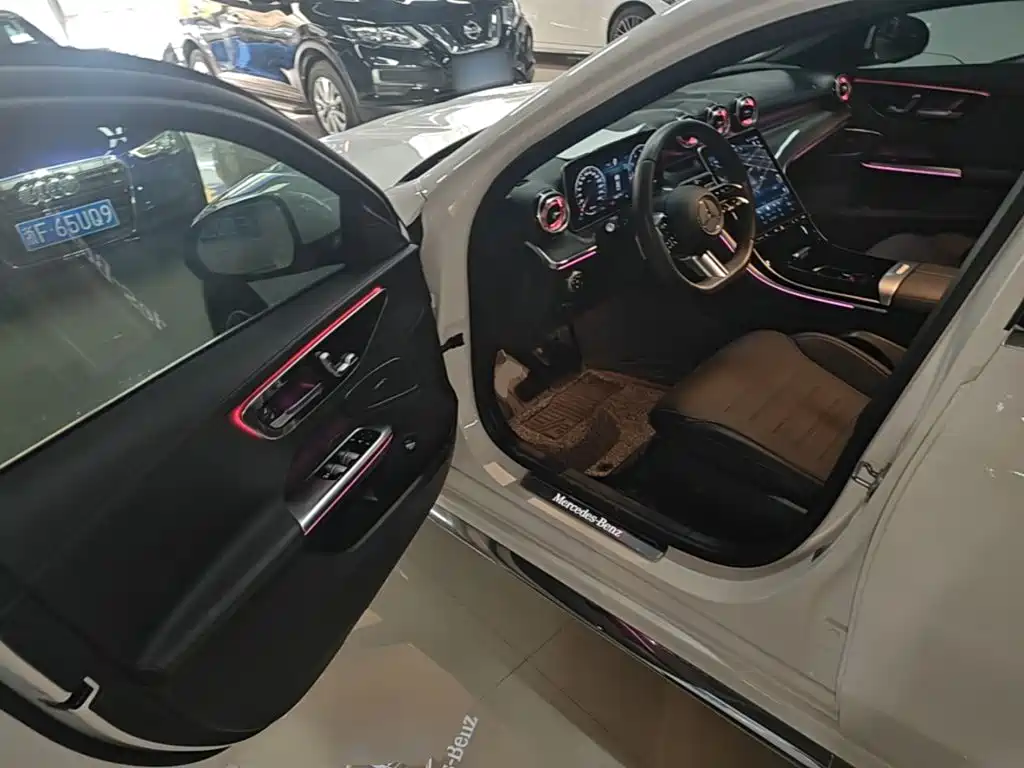 Mercedes-Benz C-Class 2024 — фото 16