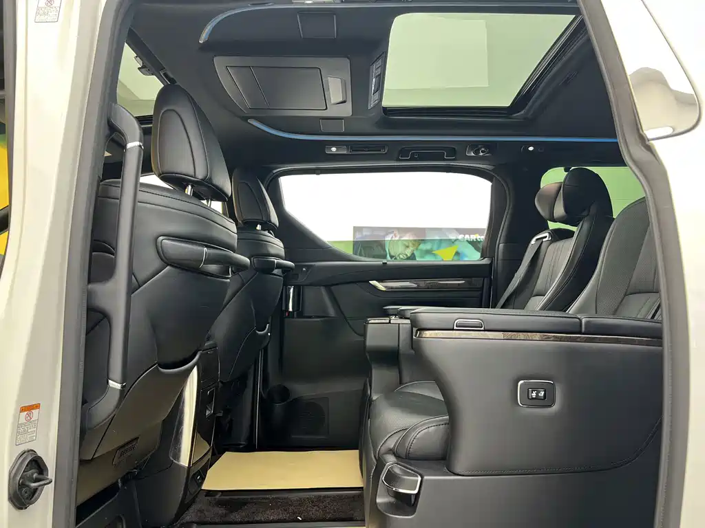 Toyota Alphard 2020 — фото 7