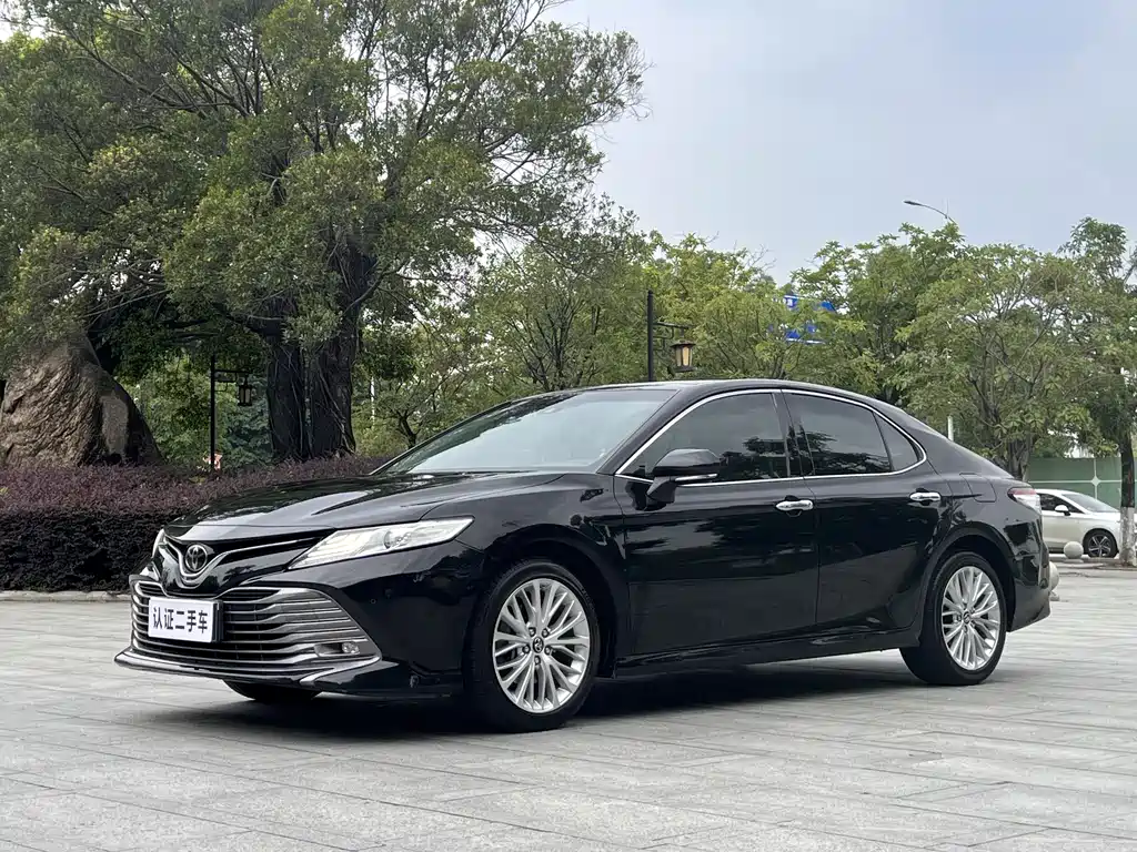 Toyota Camry 2018 — фото 1
