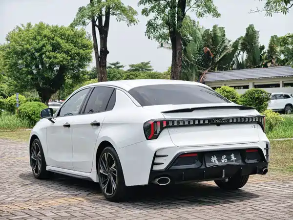 Lynk & Co 03 2023