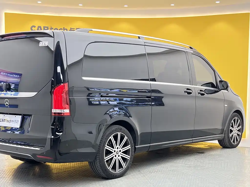 Mercedes-Benz V-Class 2023 — фото 27