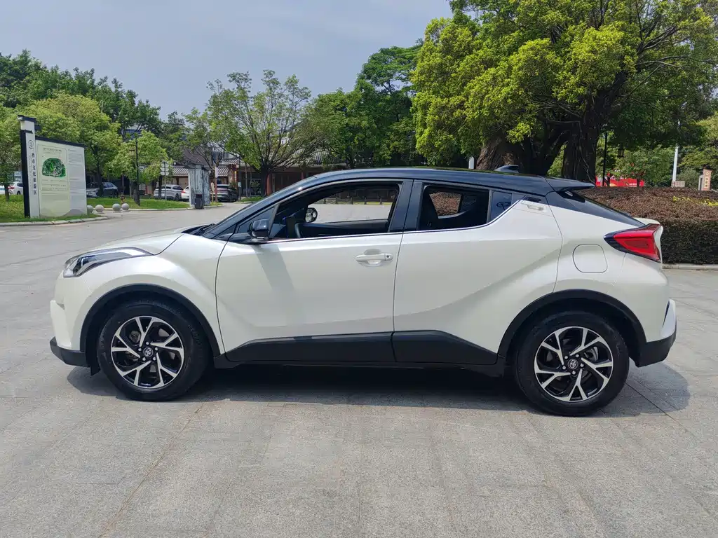 Toyota C-HR 2021 — фото 28