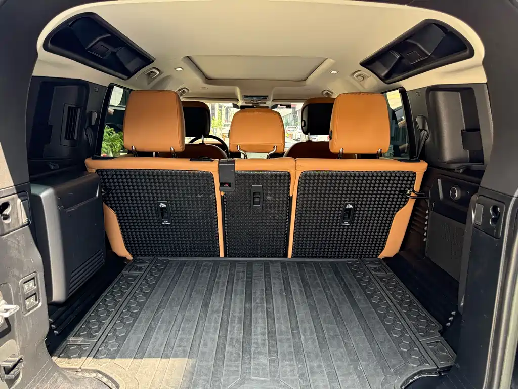 Land Rover Defender 2023 — фото 10