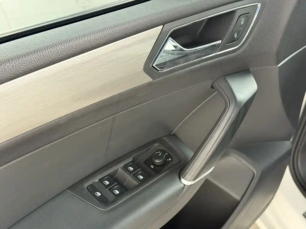 Volkswagen Touran 2019 — фото 13