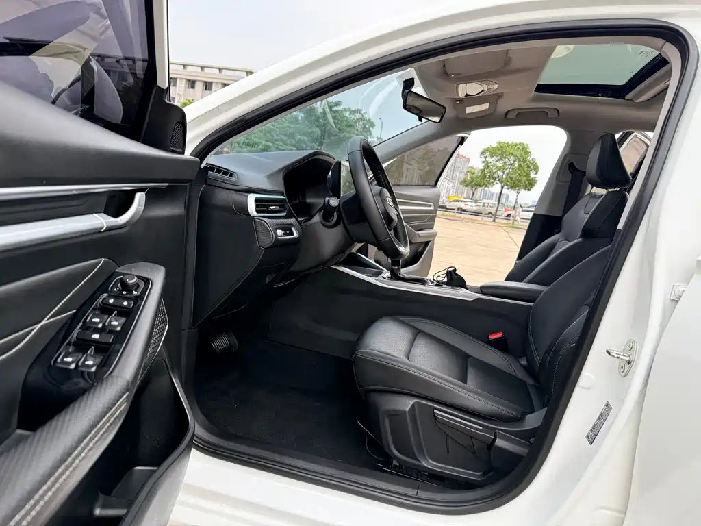 Geely Emgrand 2022 — фото 19