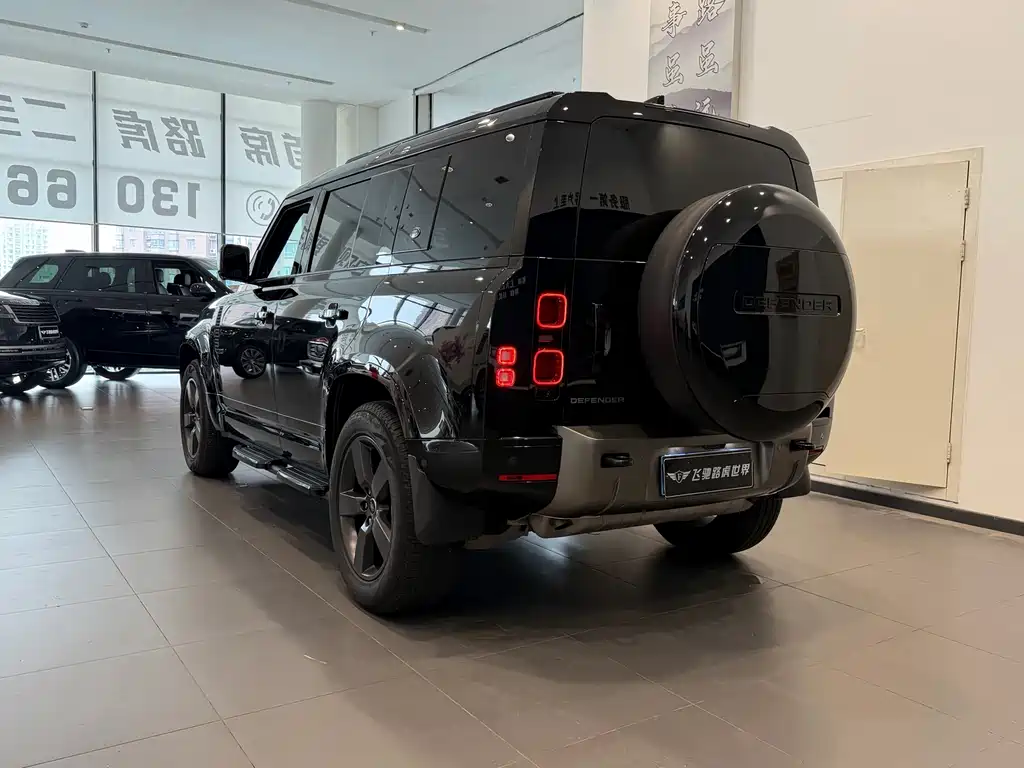 Land Rover Defender 2024 — фото 20