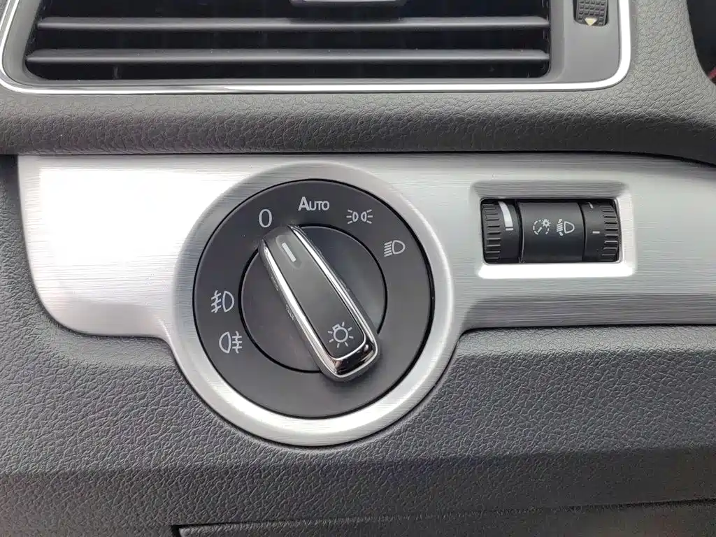 Volkswagen Passat 2015 — фото 21