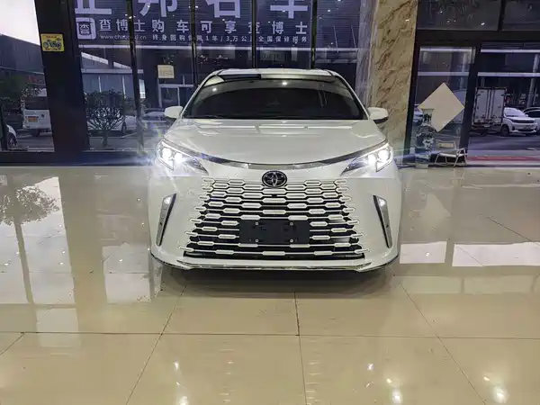 Toyota Sienna 2025