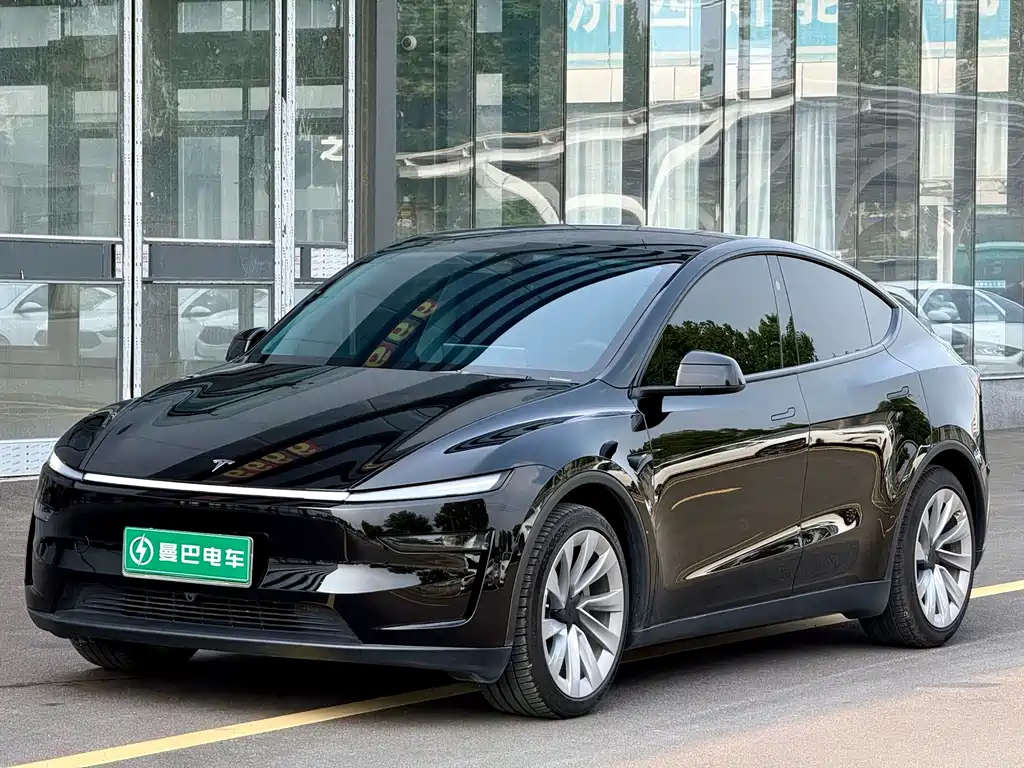 Tesla Model Y 2025 — фото 1