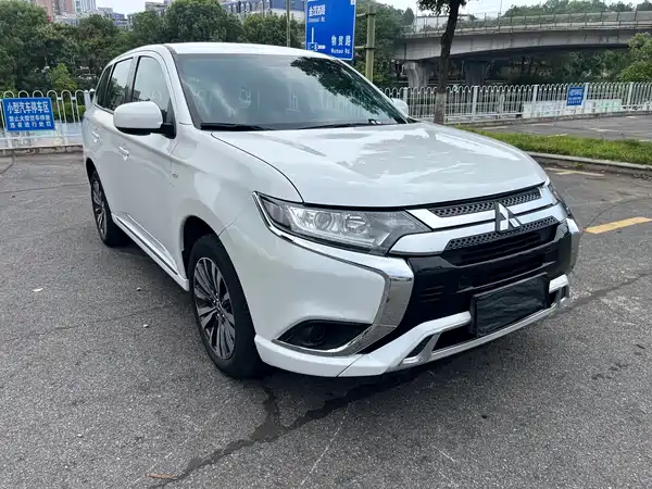 Mitsubishi Outlander 2023