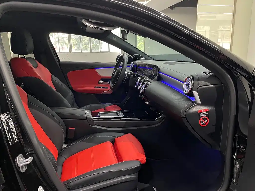Mercedes-Benz A-Class AMG 2025 — фото 9