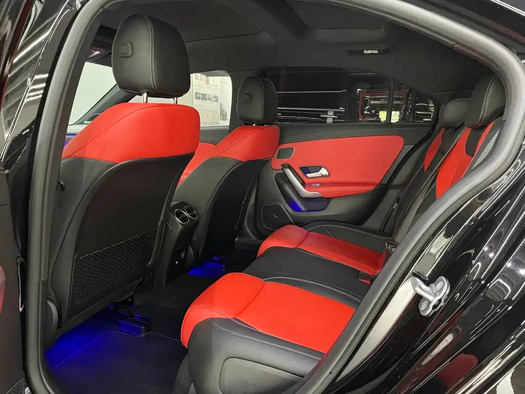 Mercedes-Benz A-Class AMG 2025 — фото 10