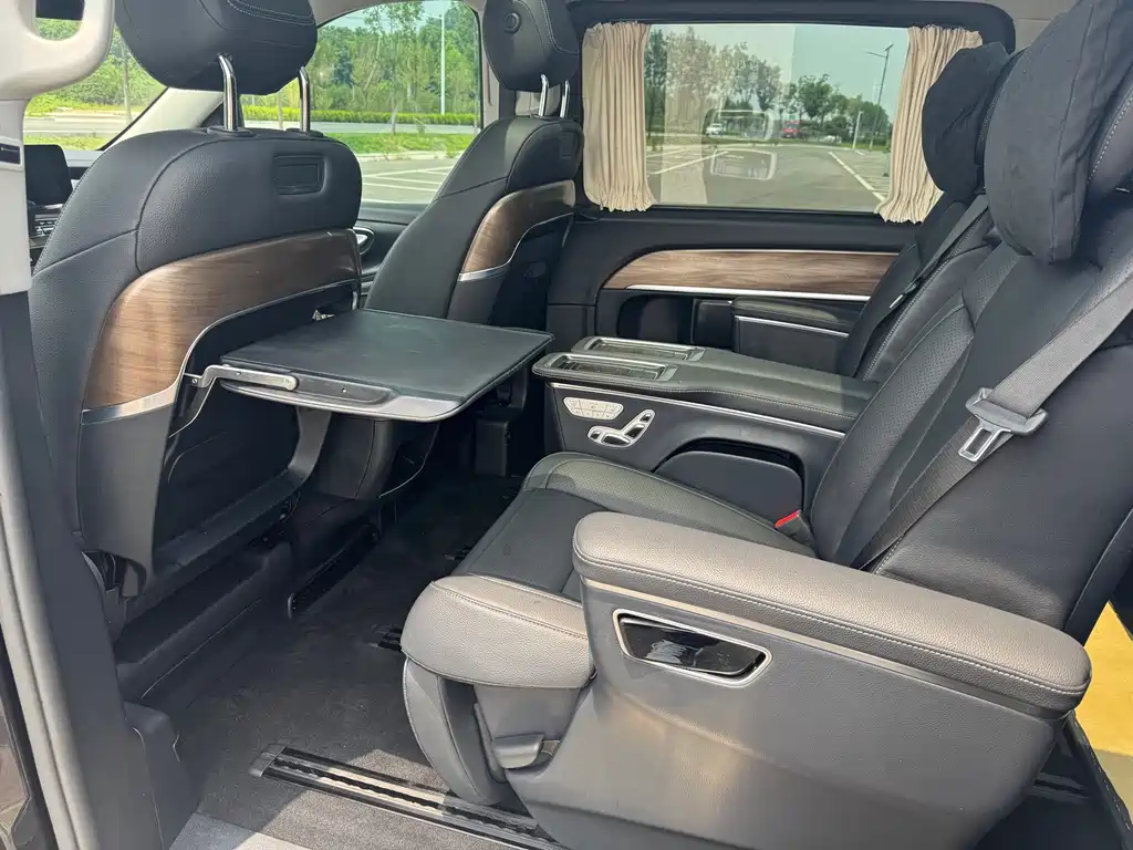 Mercedes-Benz V-Class 2020 — фото 13