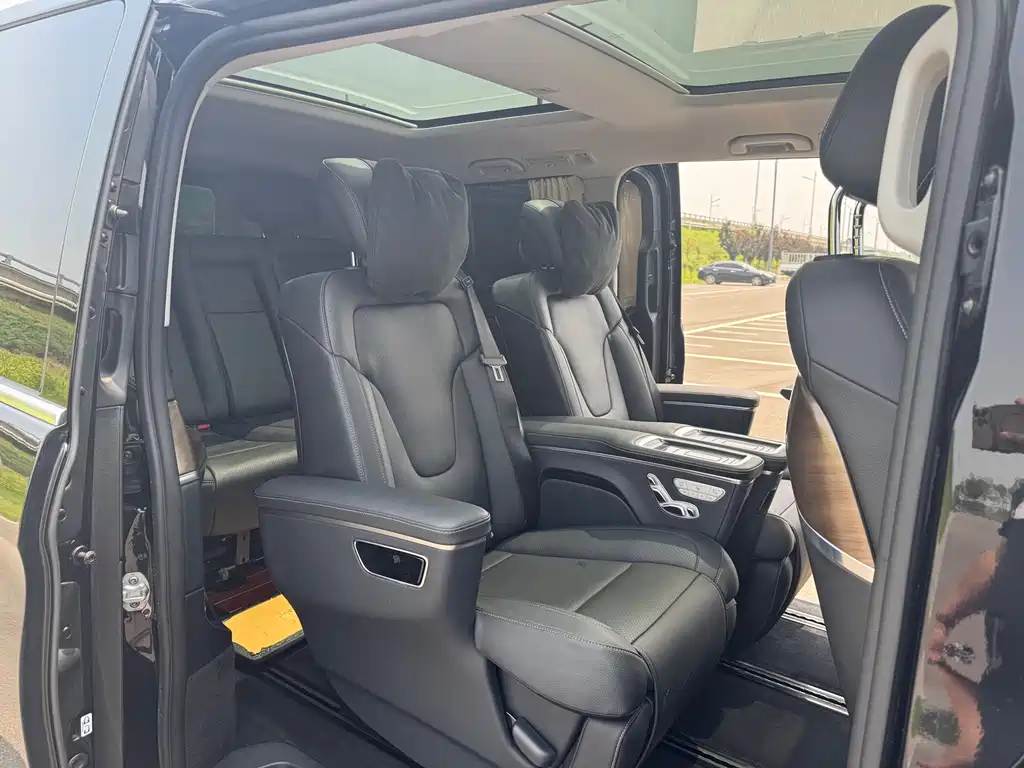 Mercedes-Benz V-Class 2020 — фото 18