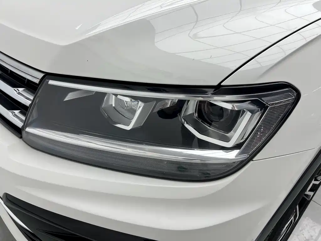 Volkswagen Tiguan L 2021 — фото 11