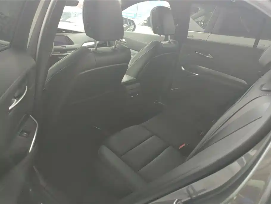Cadillac XT4 2019 — фото 11