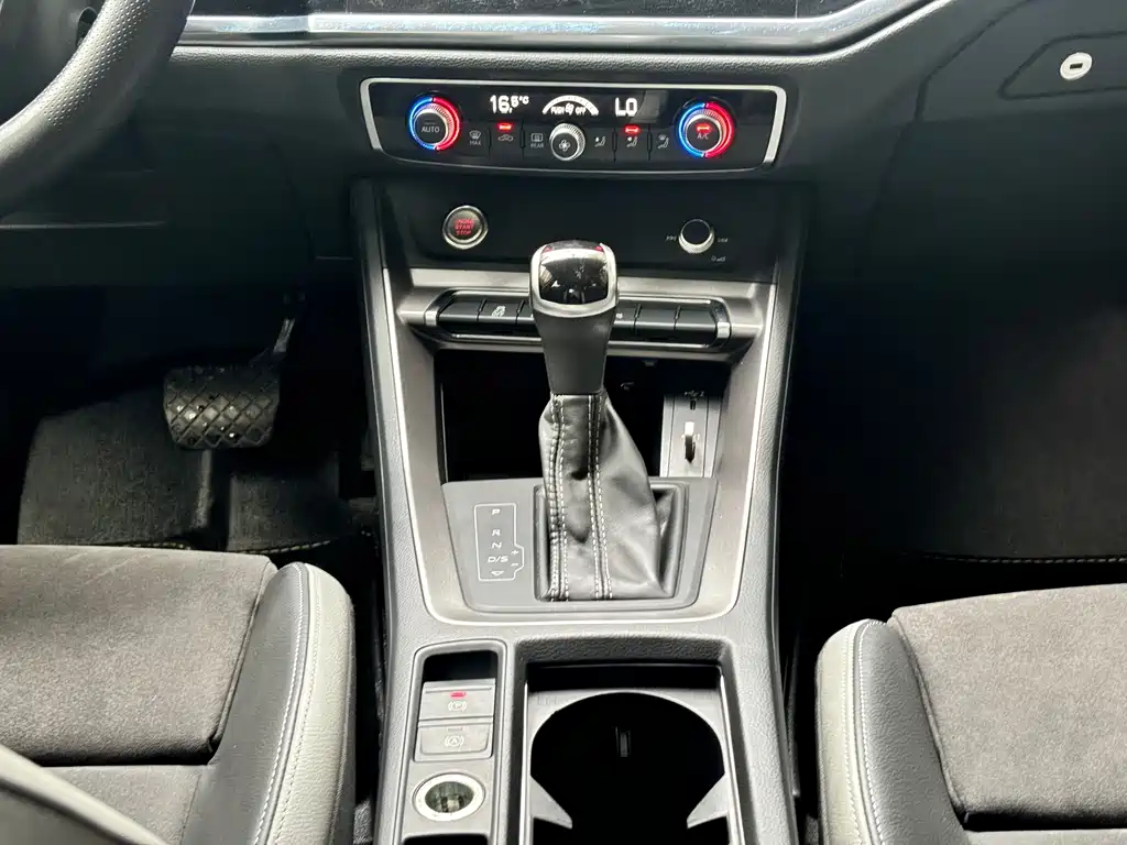 Audi Q3 2020 — фото 23