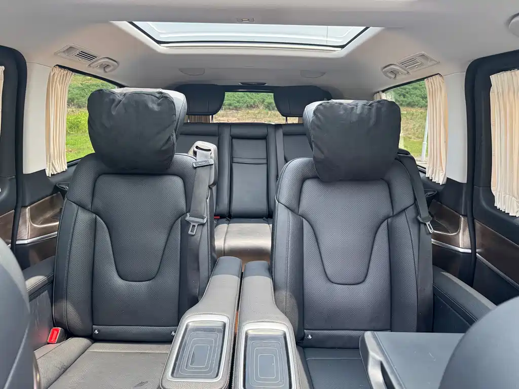 Mercedes-Benz V-Class 2020 — фото 15