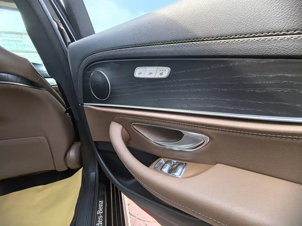 Mercedes-Benz E-Class 2023 — фото 13