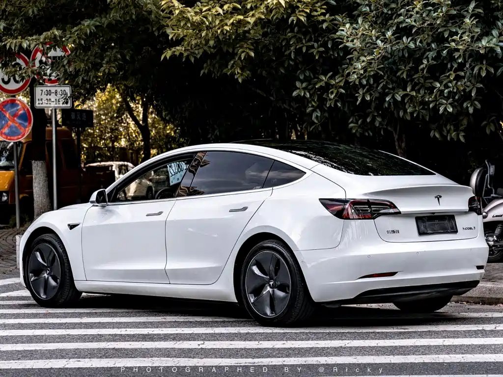 Tesla Model 3 2020 — фото 10