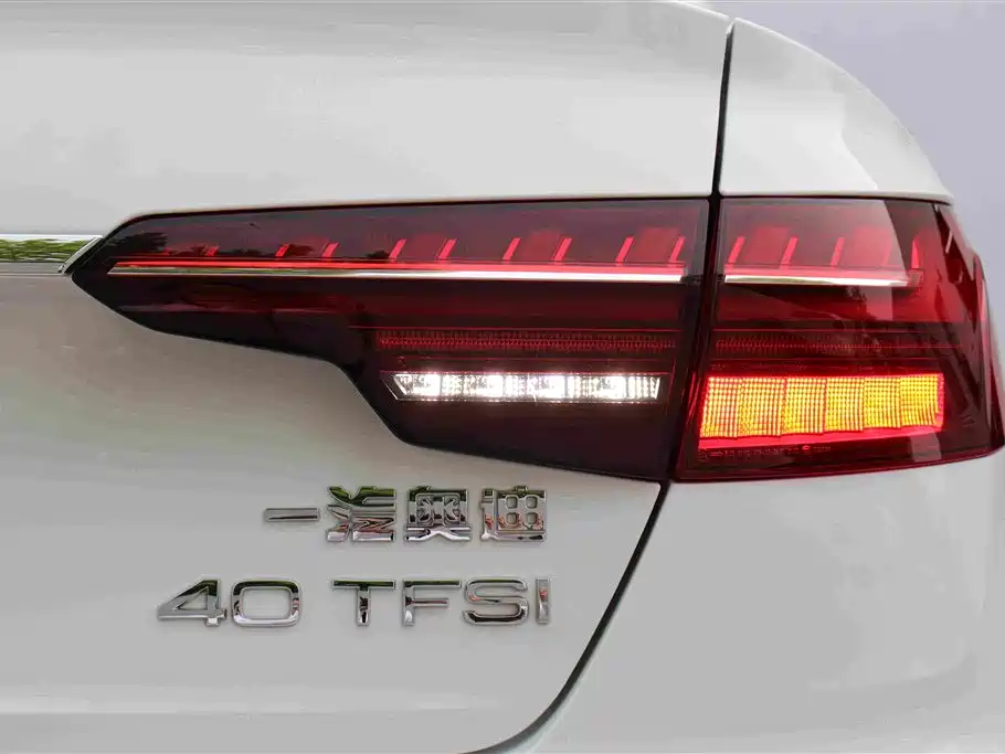 Audi A4L 2022 — фото 15
