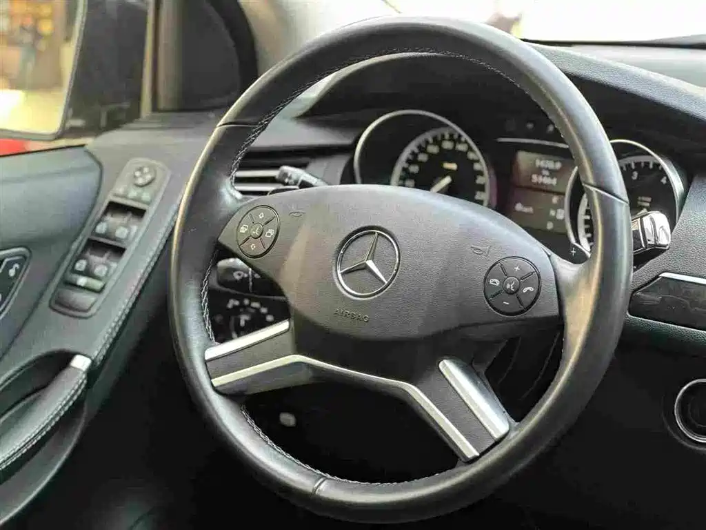 Mercedes-Benz R-Class 2017 — фото 25