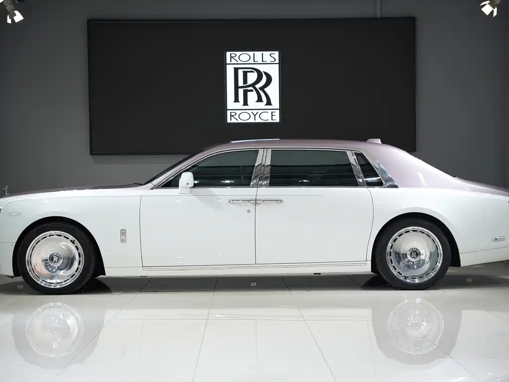 Rolls-Royce Phantom 2021 — фото 3