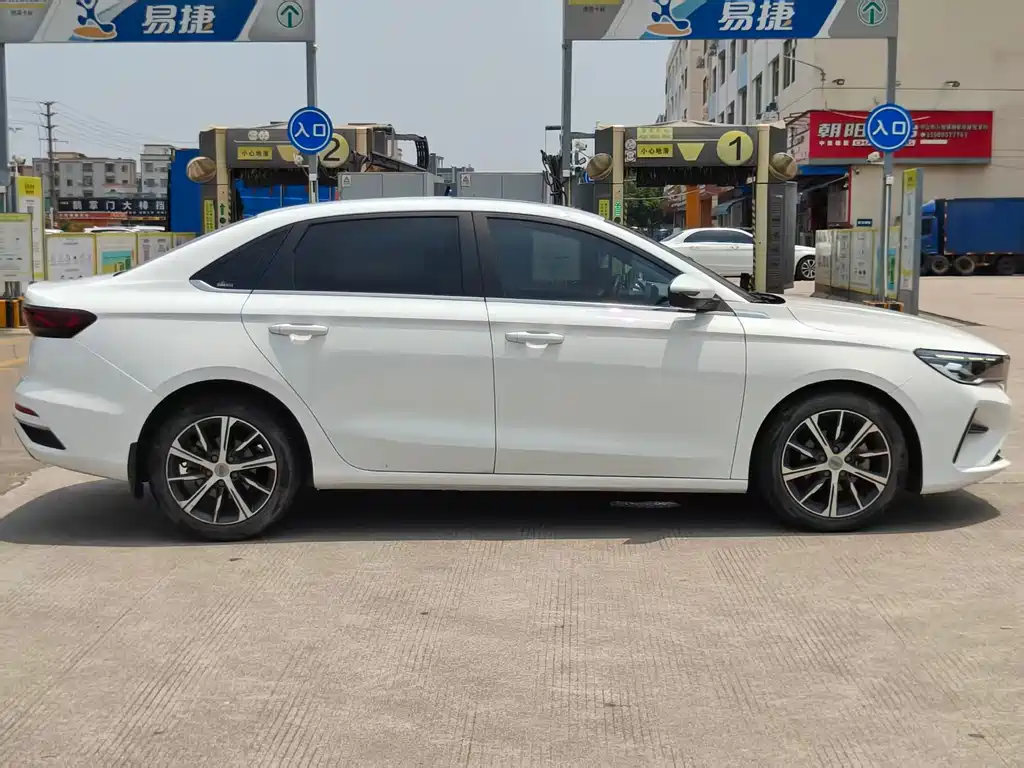 Geely Emgrand 2021