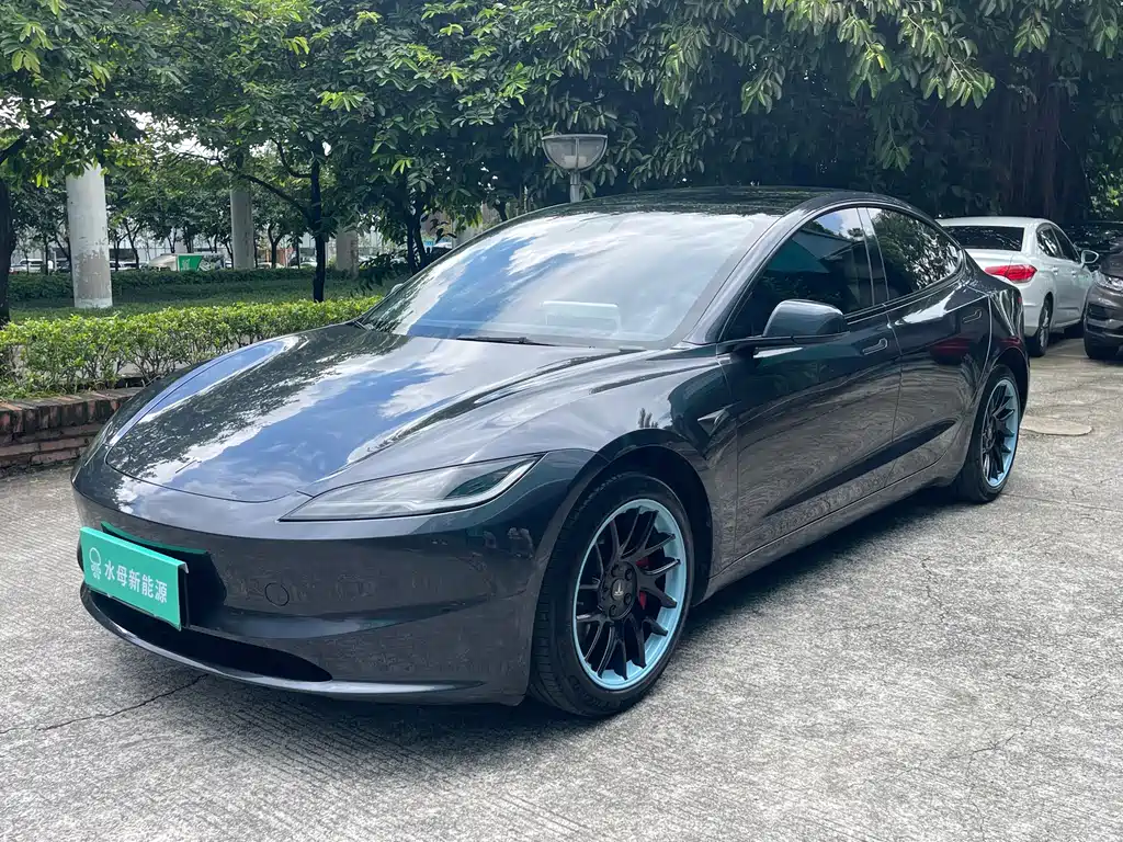 Tesla Model 3 2024