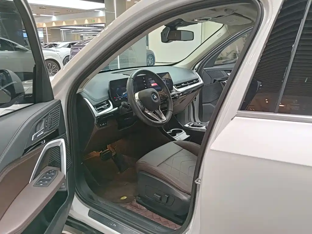 BMW iX1 2024