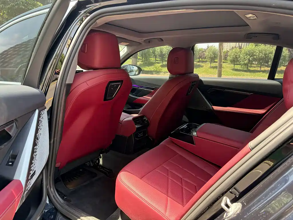 BMW 5 Series 2025