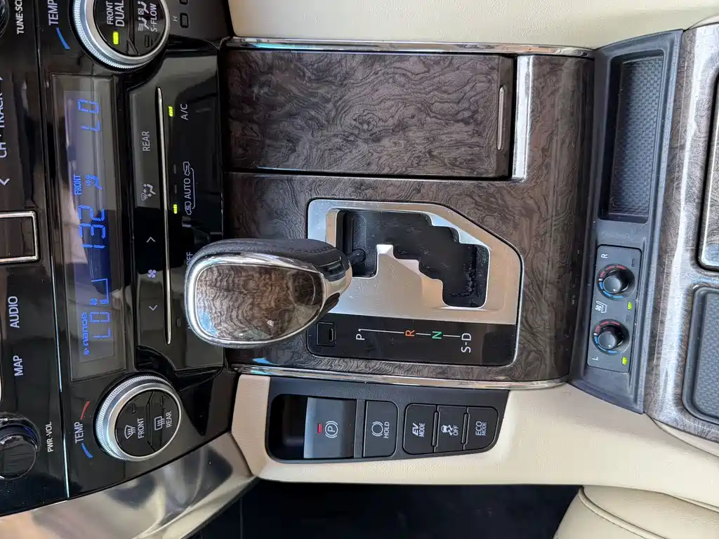 Toyota Alphard 2022 — фото 15