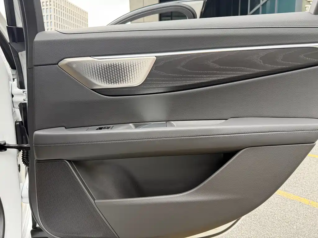 Cadillac CT6 2025 — фото 17