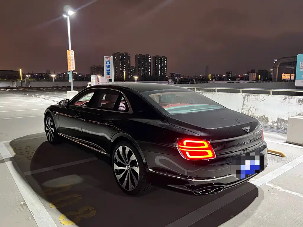 Bentley Flying Spur 2025 — фото 11