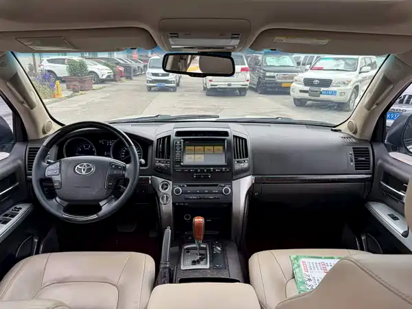 Toyota Land Cruiser 2011
