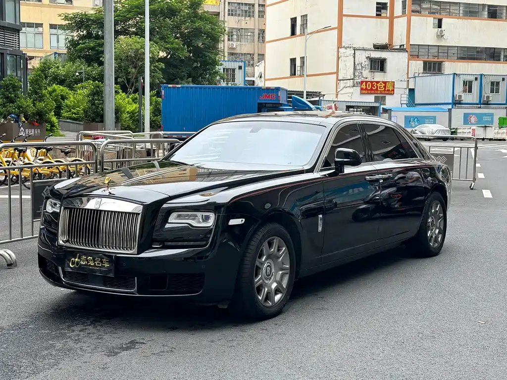 Rolls-Royce Ghost 2018 — фото 1