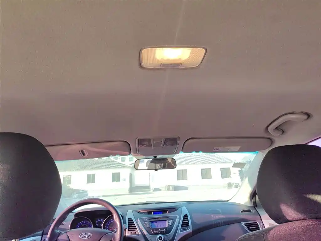Hyundai Elantra Langdong 2016 — фото 13