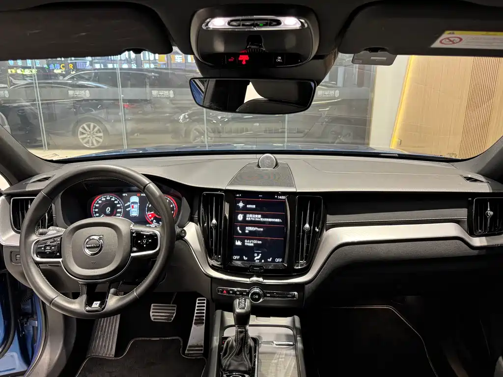 Volvo XC60 2019 — фото 12