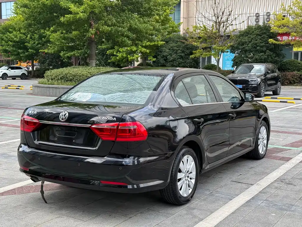 Volkswagen Lavida 2013