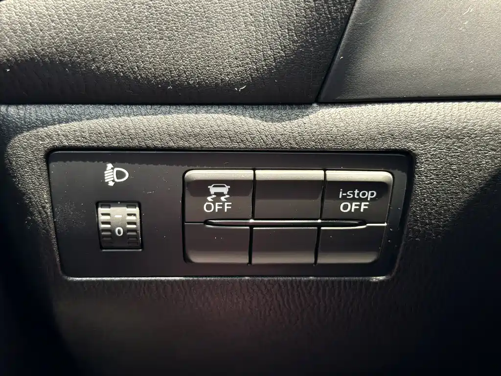 Mazda 3 Axela 2015 — фото 23