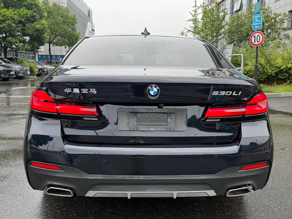 BMW 5 Series 2021 — фото 16