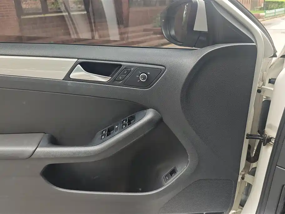 Volkswagen Sagitar 2014