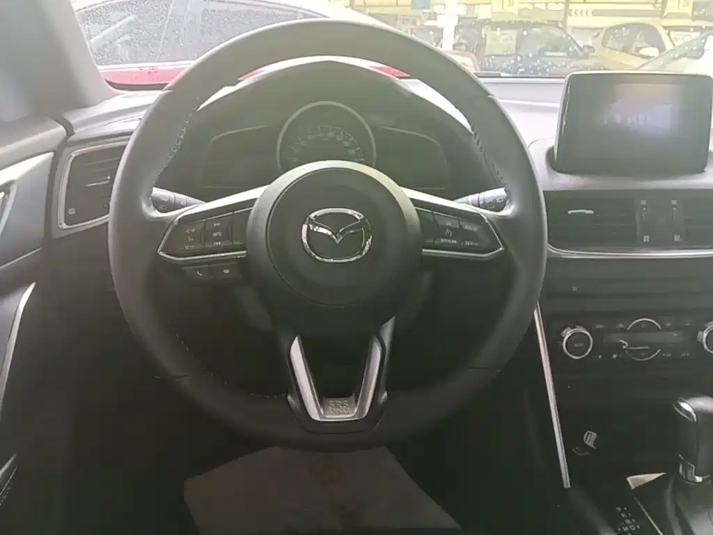 Mazda CX-4 2018 — фото 11