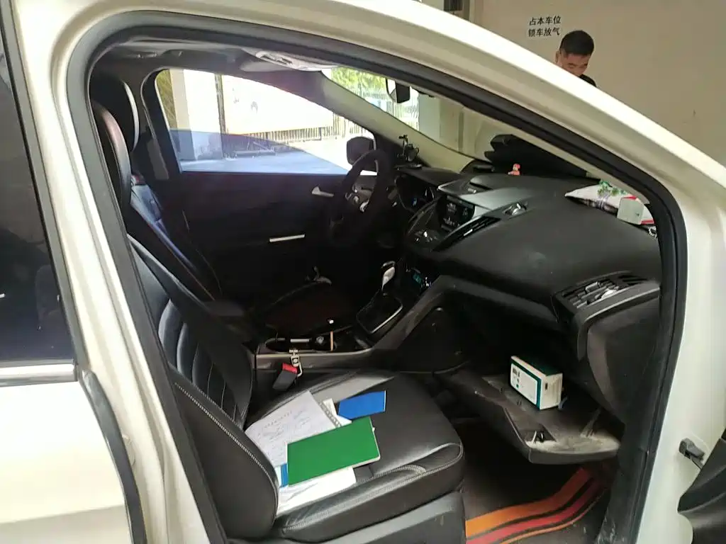 Ford Kuga 2015 — фото 22