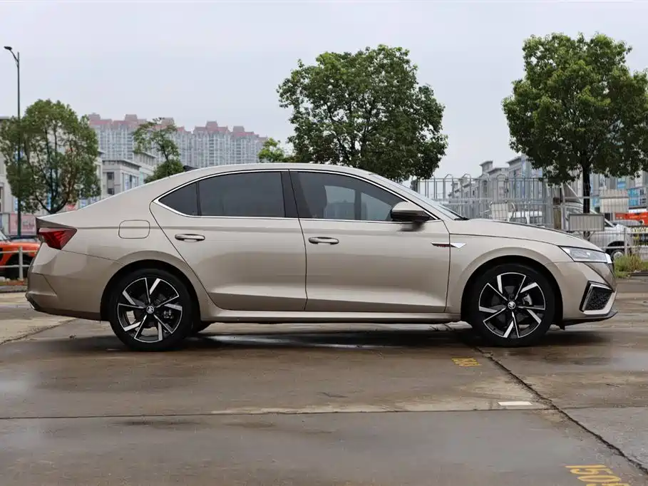 Skoda Octavia 2022 — фото 10