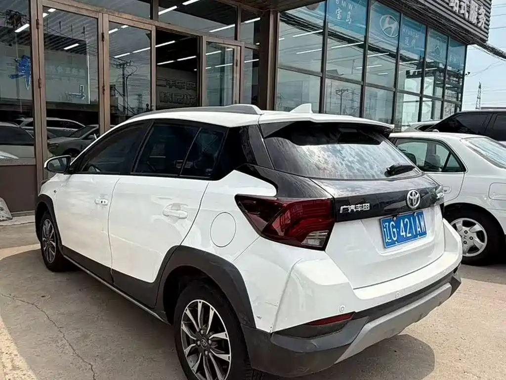 Toyota Yaris L 2022 — фото 4