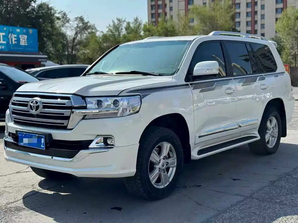 Toyota Land Cruiser 2015 — фото 1