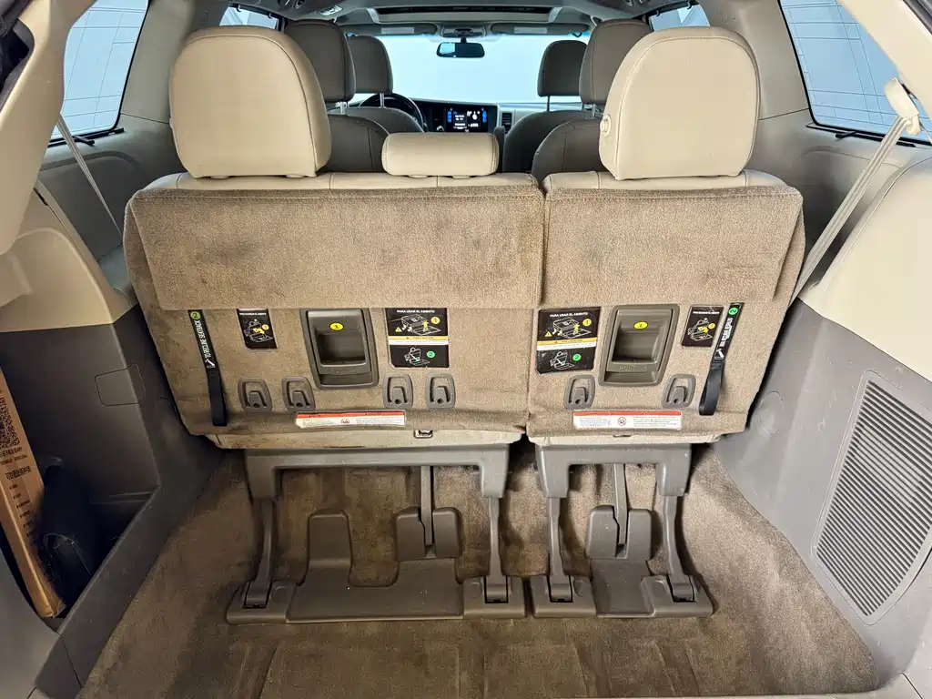 Toyota Sienna 2017 — фото 20